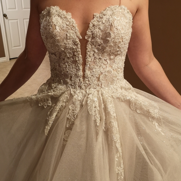 Essense of Australia Wedding Dress Size 6 - Picture 2 of 8